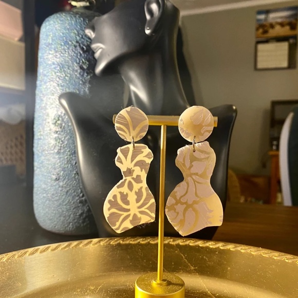 Handmade Clay Earrings | Forms of a Woman Silhouette | Translucent Lace - Picture 7 of 10